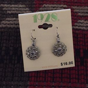 NWT gorgeous dangle flower earrings